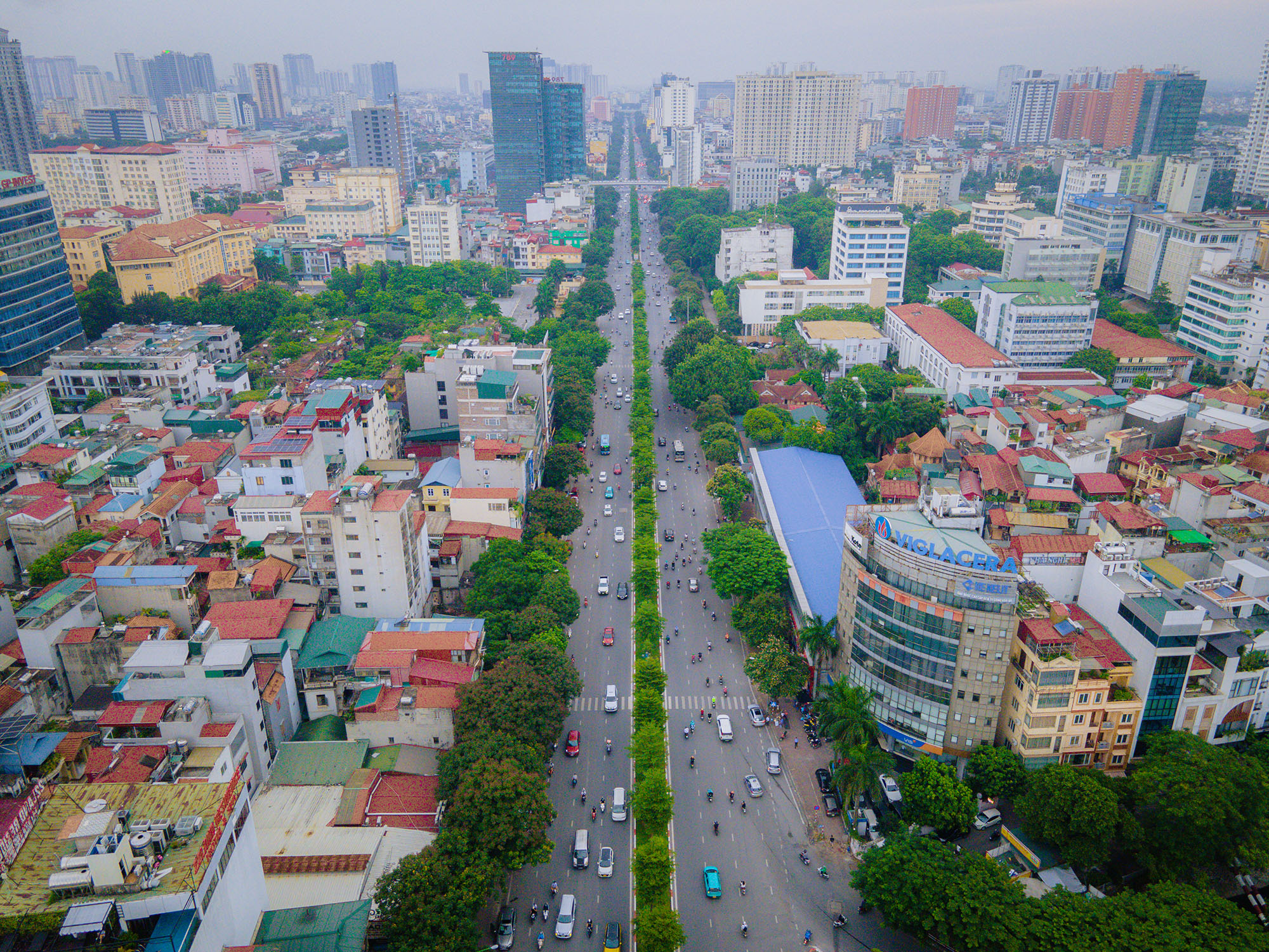 Đường Hoàng Quốc Việt hiện nay dài 2,7 km, rộng 25m, kéo dài từ đường Bưởi đến đường Phạm Văn Đồng. Đường chạy qua phường Nghĩa Đô và phường Nghĩa Tân của quận Cầu Giấy. Đây cũng là một trong những tuyến đường chính nối giữa đường Vành Đai 2 và Vành Đai 3.